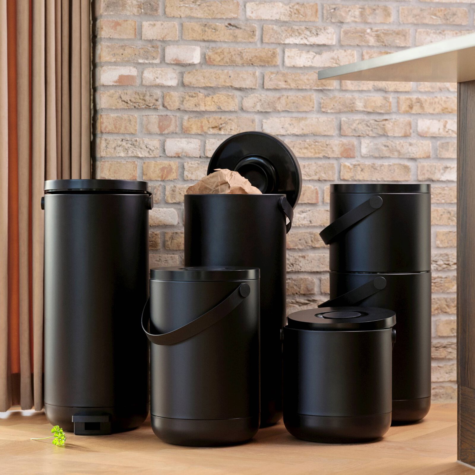 Waste Bin Circular 22L Black
